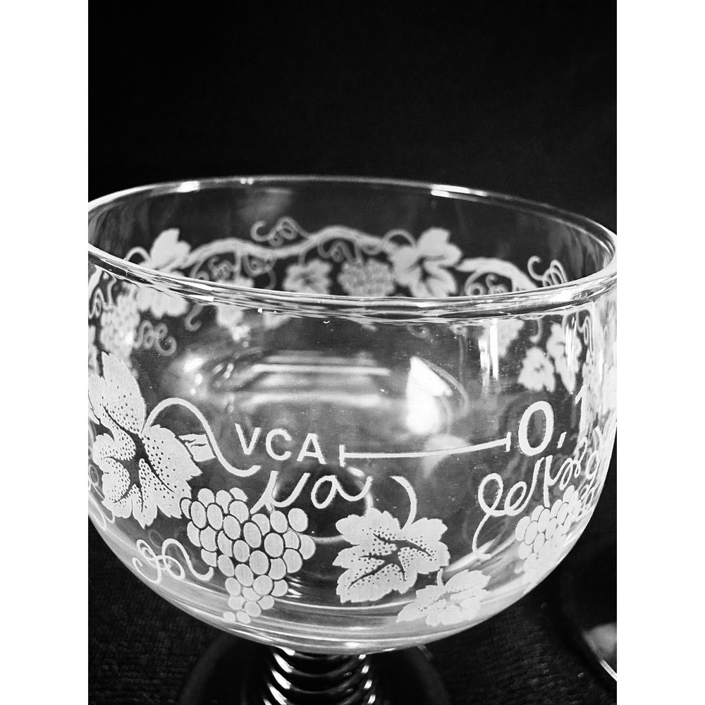Luminarc France Green Etched Grapevine Wine Glasses beehive Stem ribbed Set of 2 - Picture 7 of 14